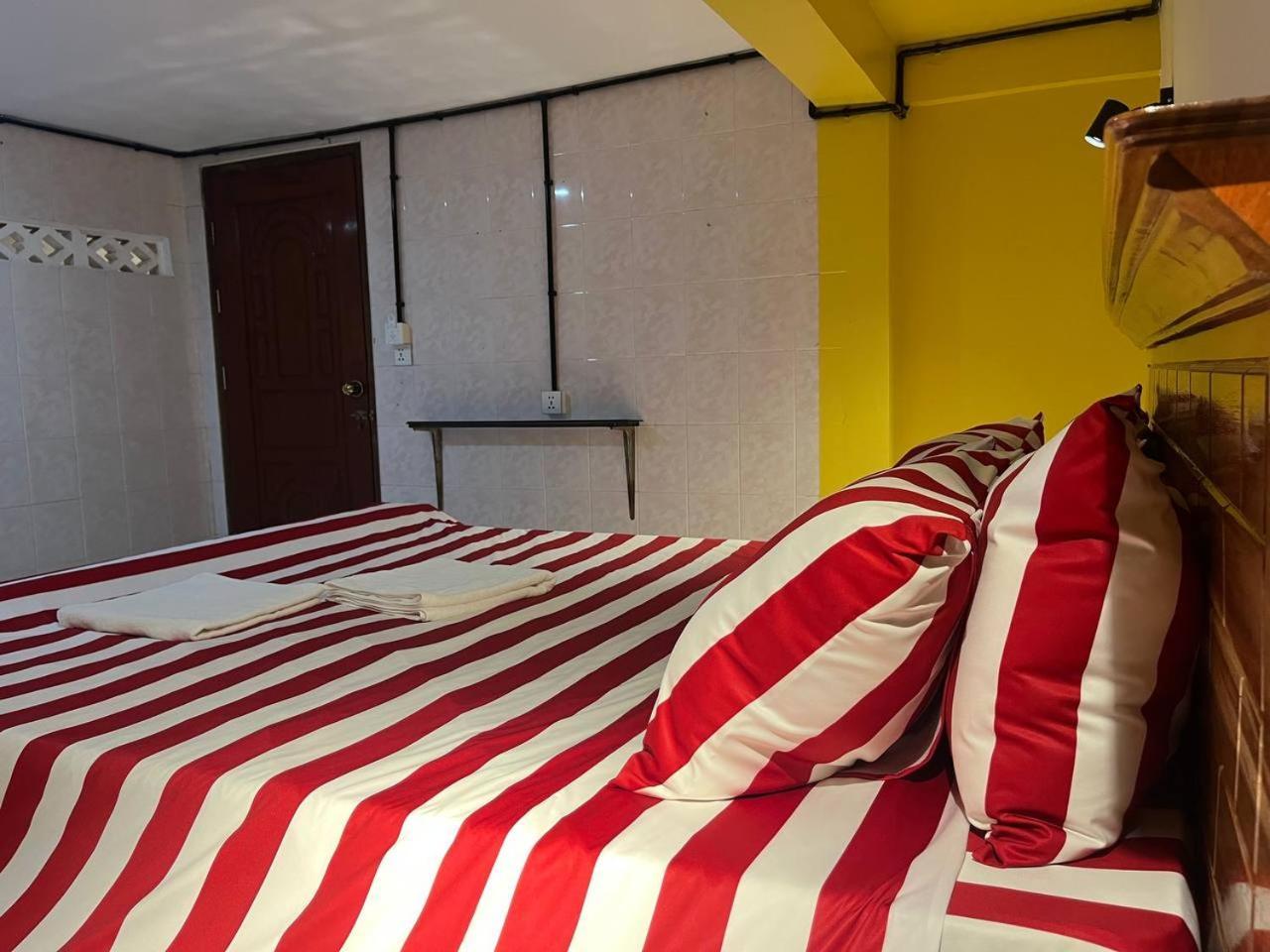 Por Chey Guesthouse باتامبانغ المظهر الخارجي الصورة
