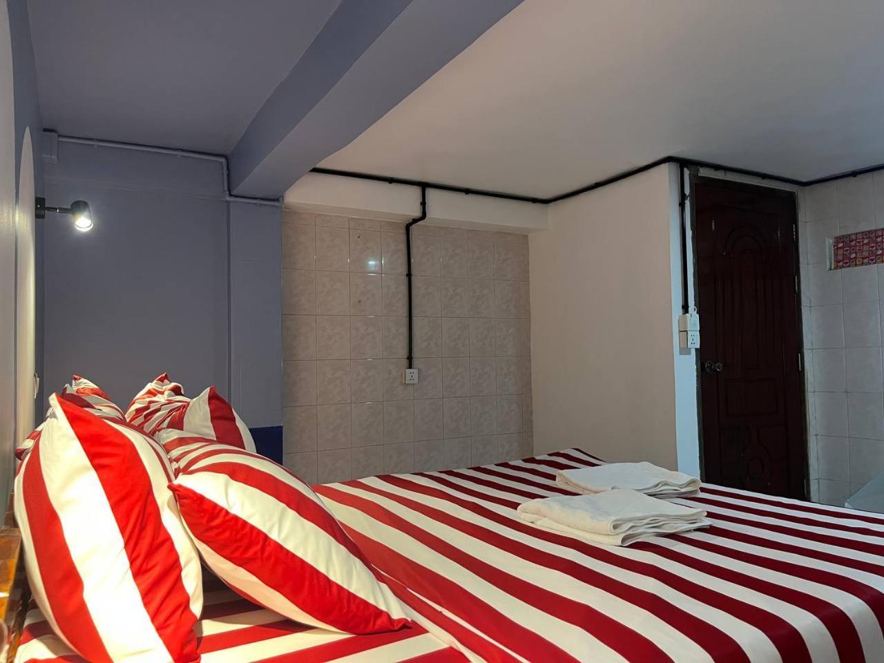 Por Chey Guesthouse باتامبانغ المظهر الخارجي الصورة